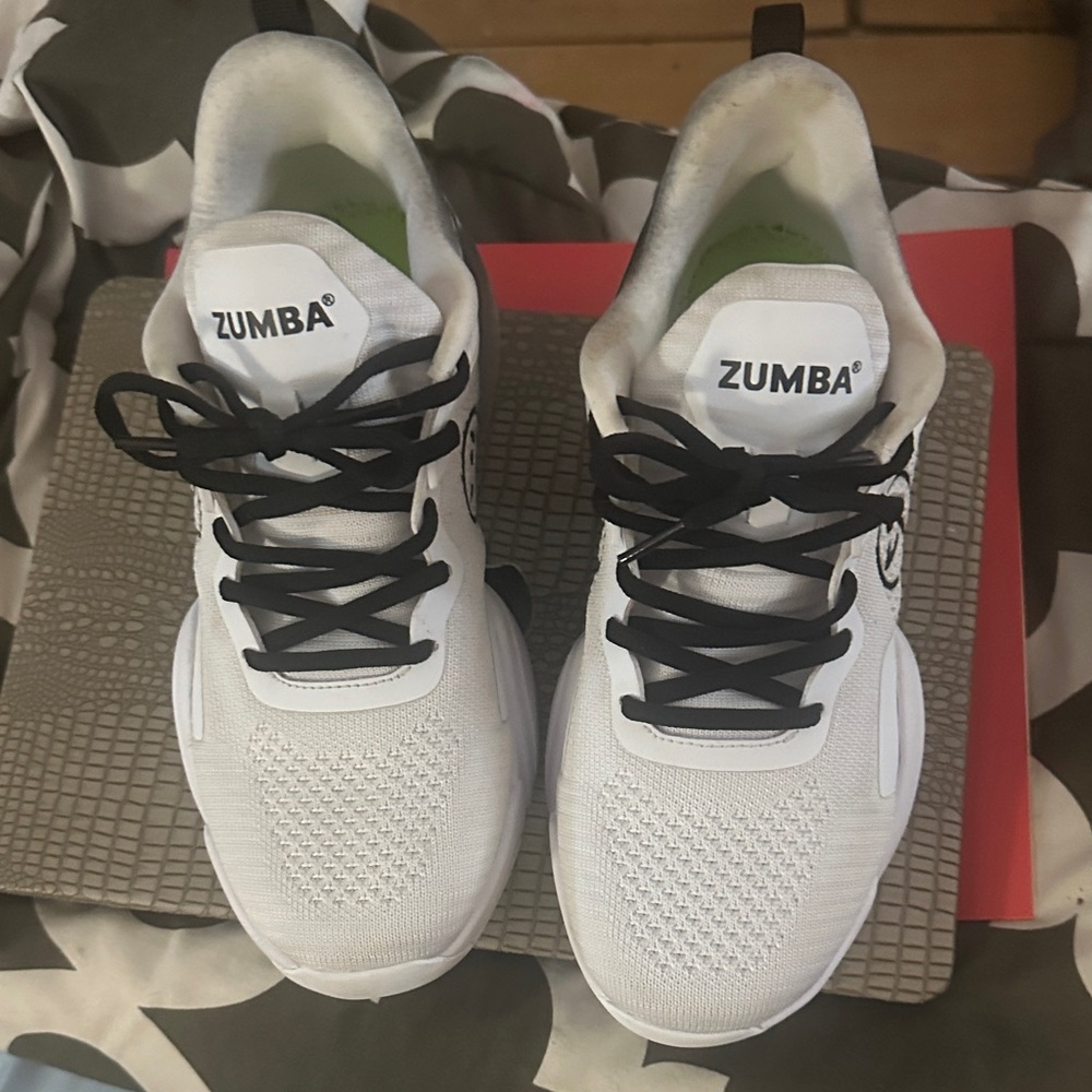 Zumba Fitness women Black and White Athletic Shoes